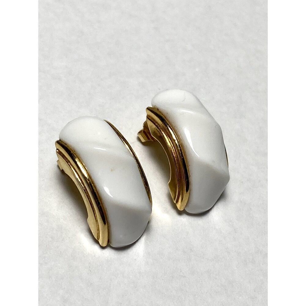 Avon 1988 Classic Twist White Plastic Gold Tone Post Earrings